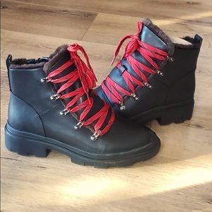 Womens leather boots. Size 9